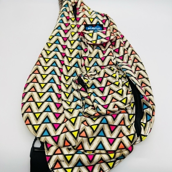 KAVU COLORFUL GEOMETRIC PATTERN SLINGBACK BAG GREAT CONDITION - Picture 13 of 15